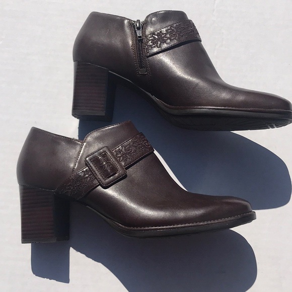 Clarks Shoes - NWOT Clark’s Artisan Brown Leather Ankle Boots